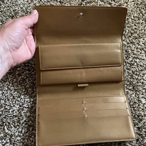 International Louis Vuitton Wallet - Picture 5 of 10